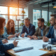Equipe diversifiee d'ingénieurs et scientifiques en brainstorming