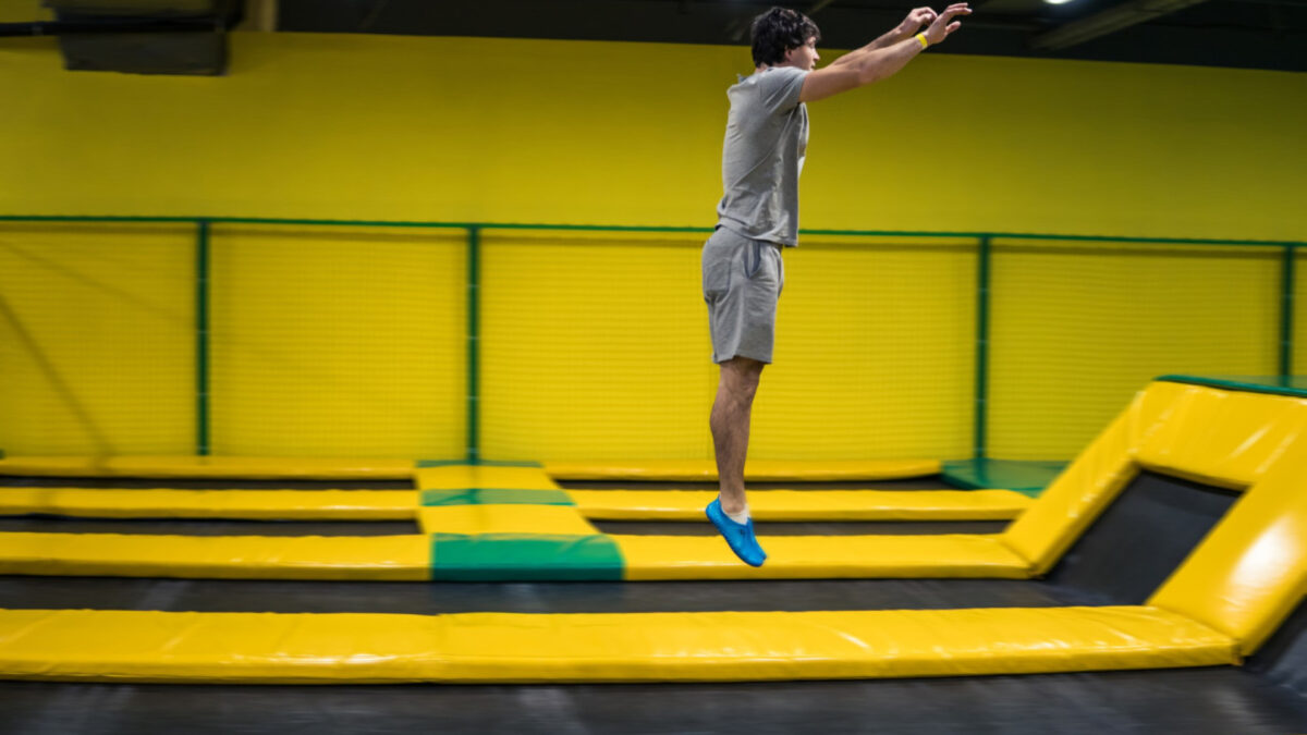 Ouvrir un parc de trampoline : pourquoi choisir une franchise peut séduire les entrepreneurs ?